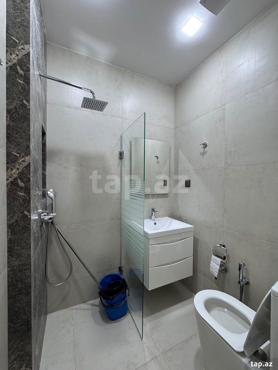 3-otaqlı yeni tikili, Elmlər Akademiyası m., 130 m²