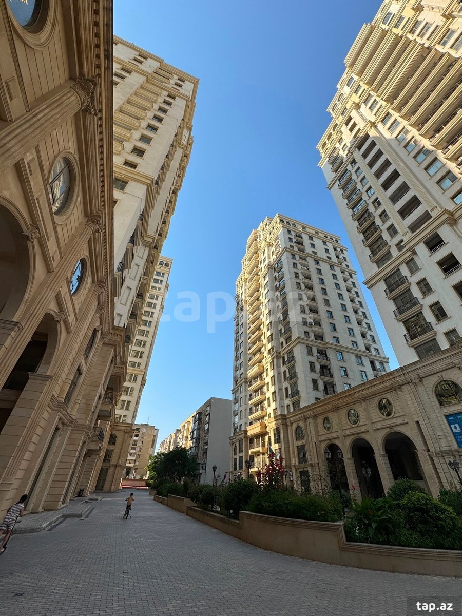 3-otaqlı yeni tikili, Elmlər Akademiyası m., 130 m²