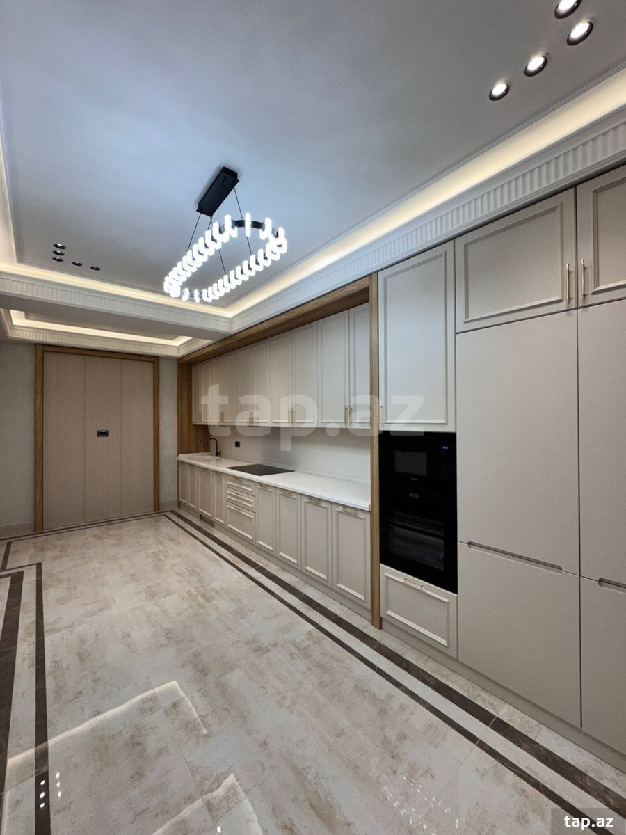 4-otaqlı yeni tikili, Elmlər Akademiyası m., 185 m²