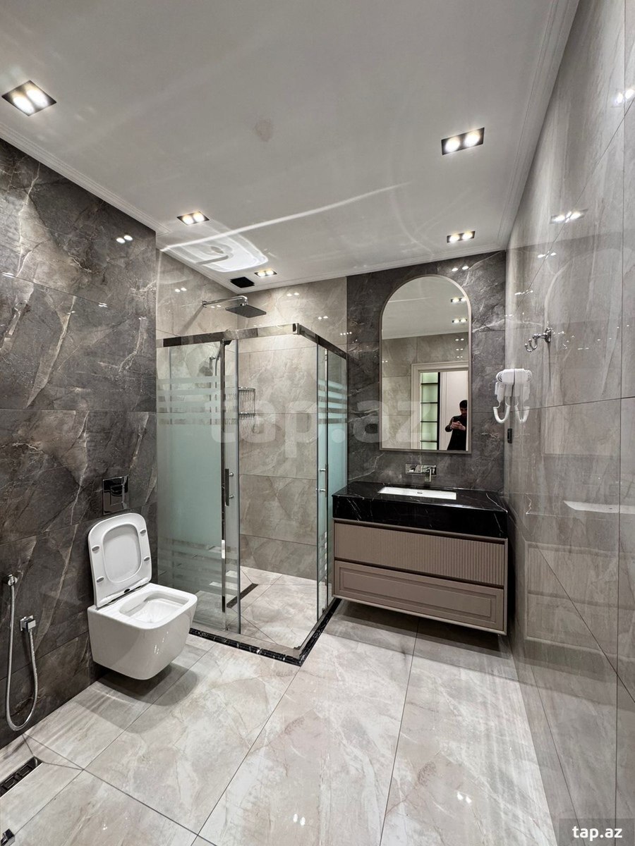 4-otaqlı yeni tikili, Elmlər Akademiyası m., 185 m²