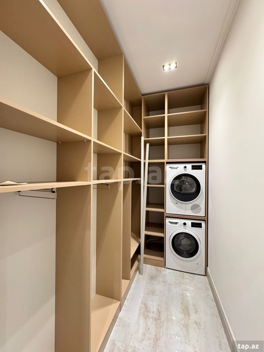 4-otaqlı yeni tikili, Elmlər Akademiyası m., 185 m²