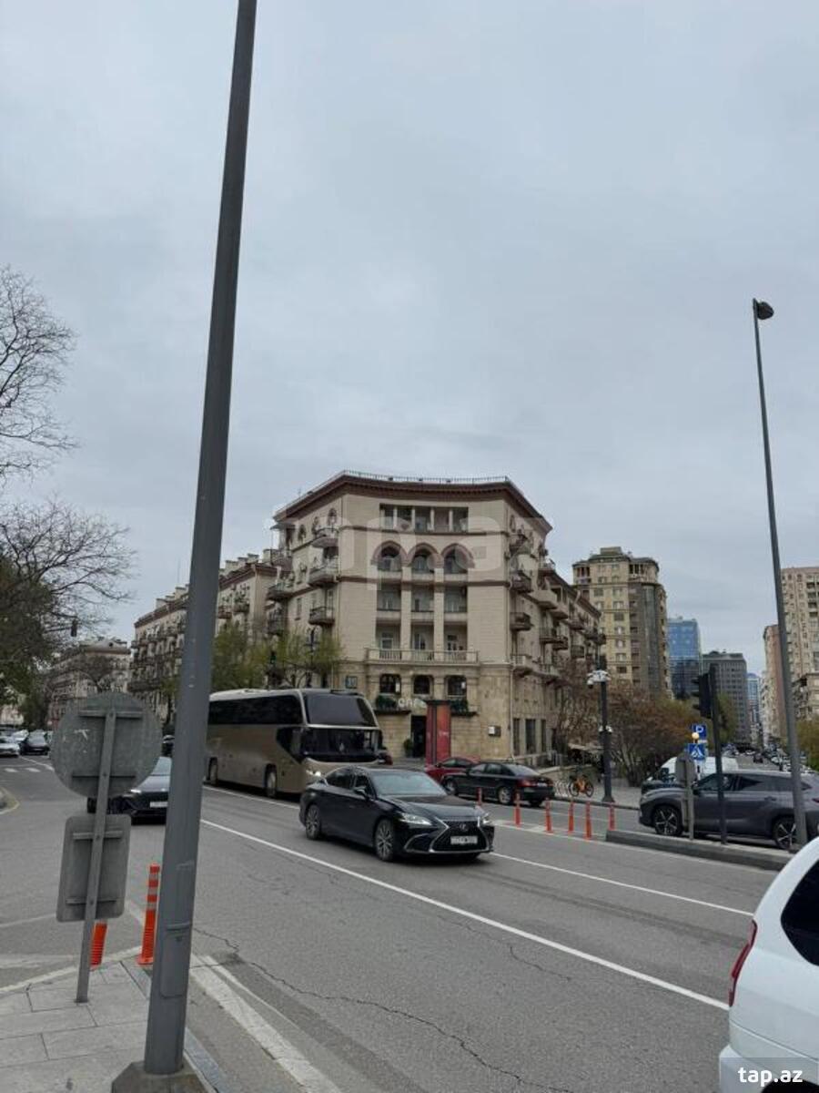 3-otaqlı yeni tikili, İnşaatçılar pr., 90 m²