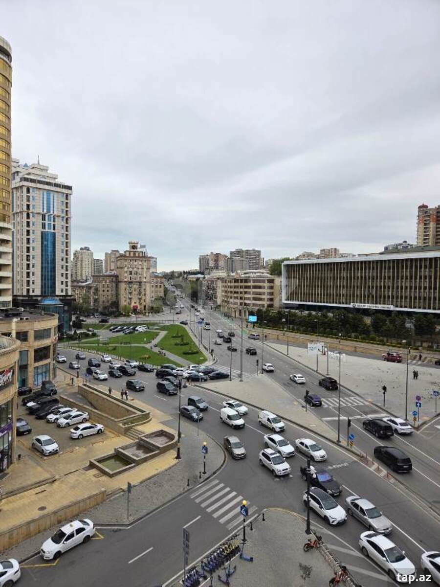 3-otaqlı yeni tikili, İnşaatçılar pr., 90 m²