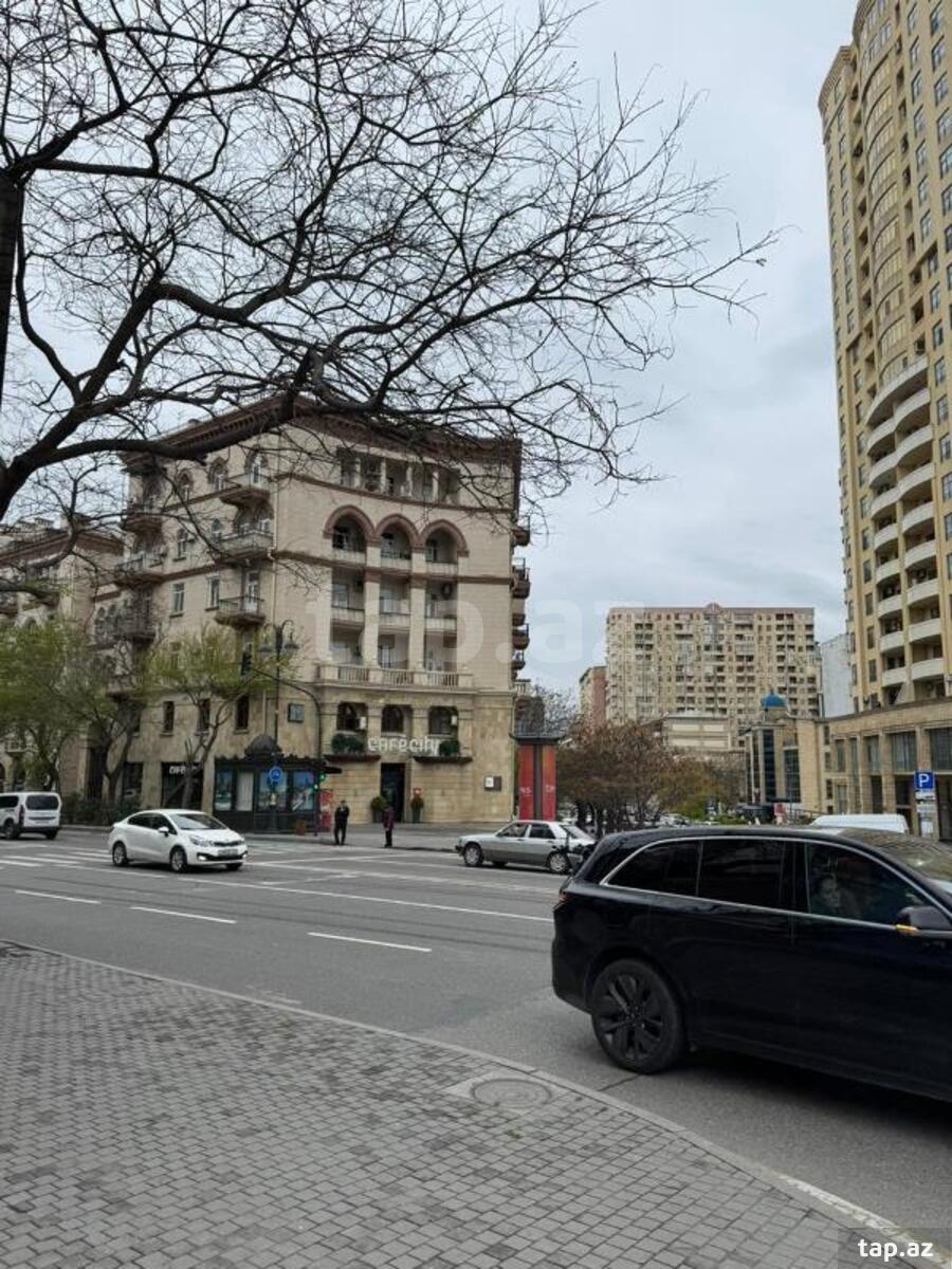 3-otaqlı yeni tikili, İnşaatçılar pr., 90 m²