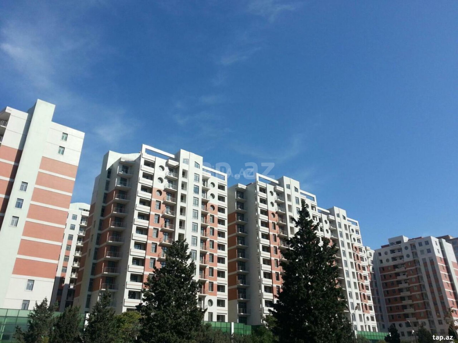 3-otaqlı yeni tikili, 8 Noyabr m., 131 m²