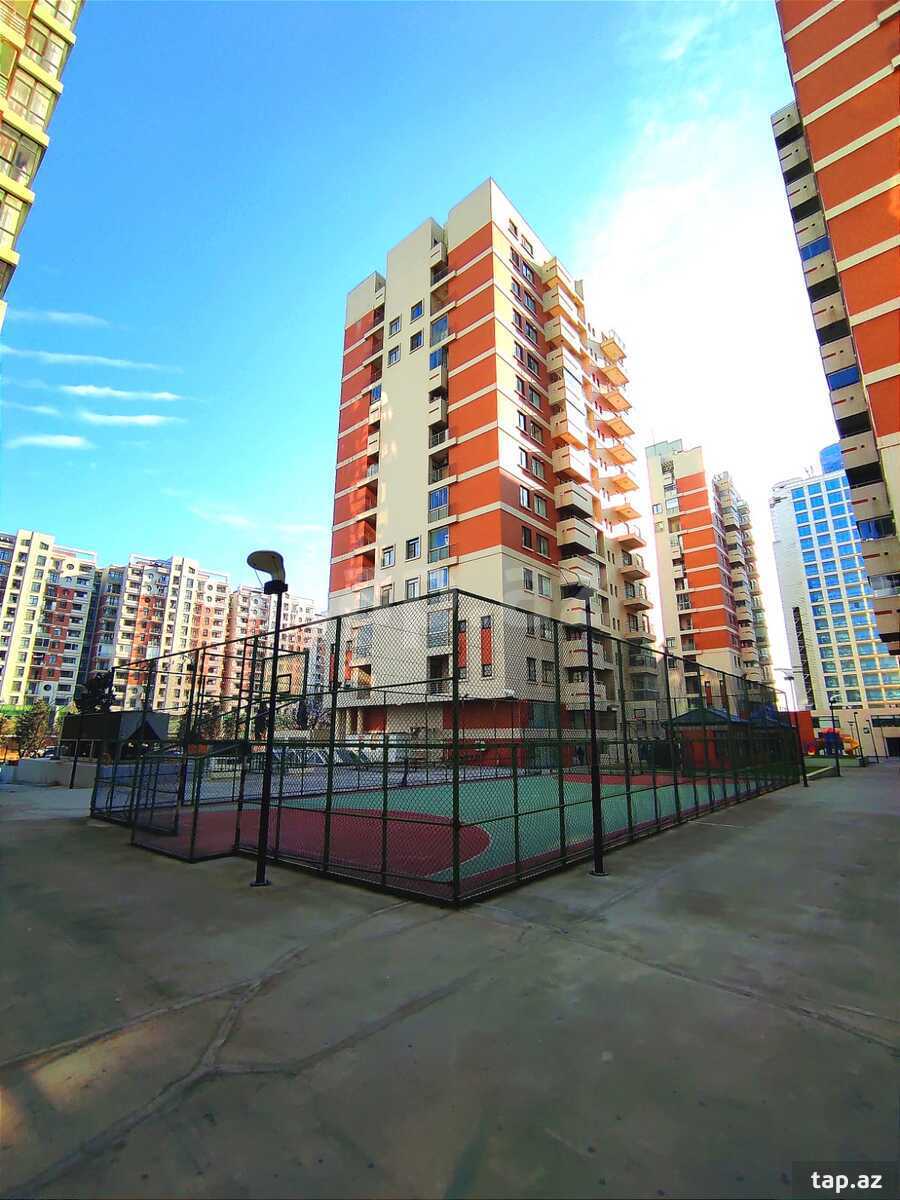 3-otaqlı yeni tikili, 8 Noyabr m., 131 m²