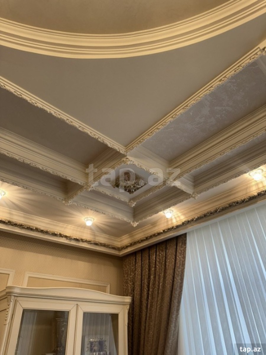 3-otaqlı yeni tikili, 8 Noyabr m., 131 m²