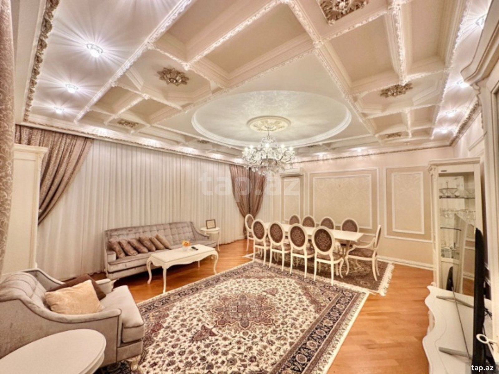3-otaqlı yeni tikili, 8 Noyabr m., 131 m²