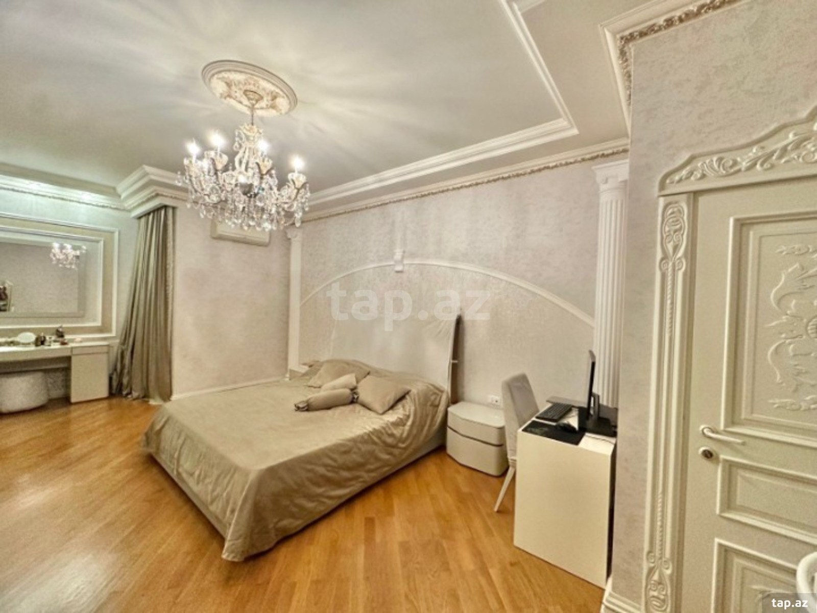 3-otaqlı yeni tikili, 8 Noyabr m., 131 m²