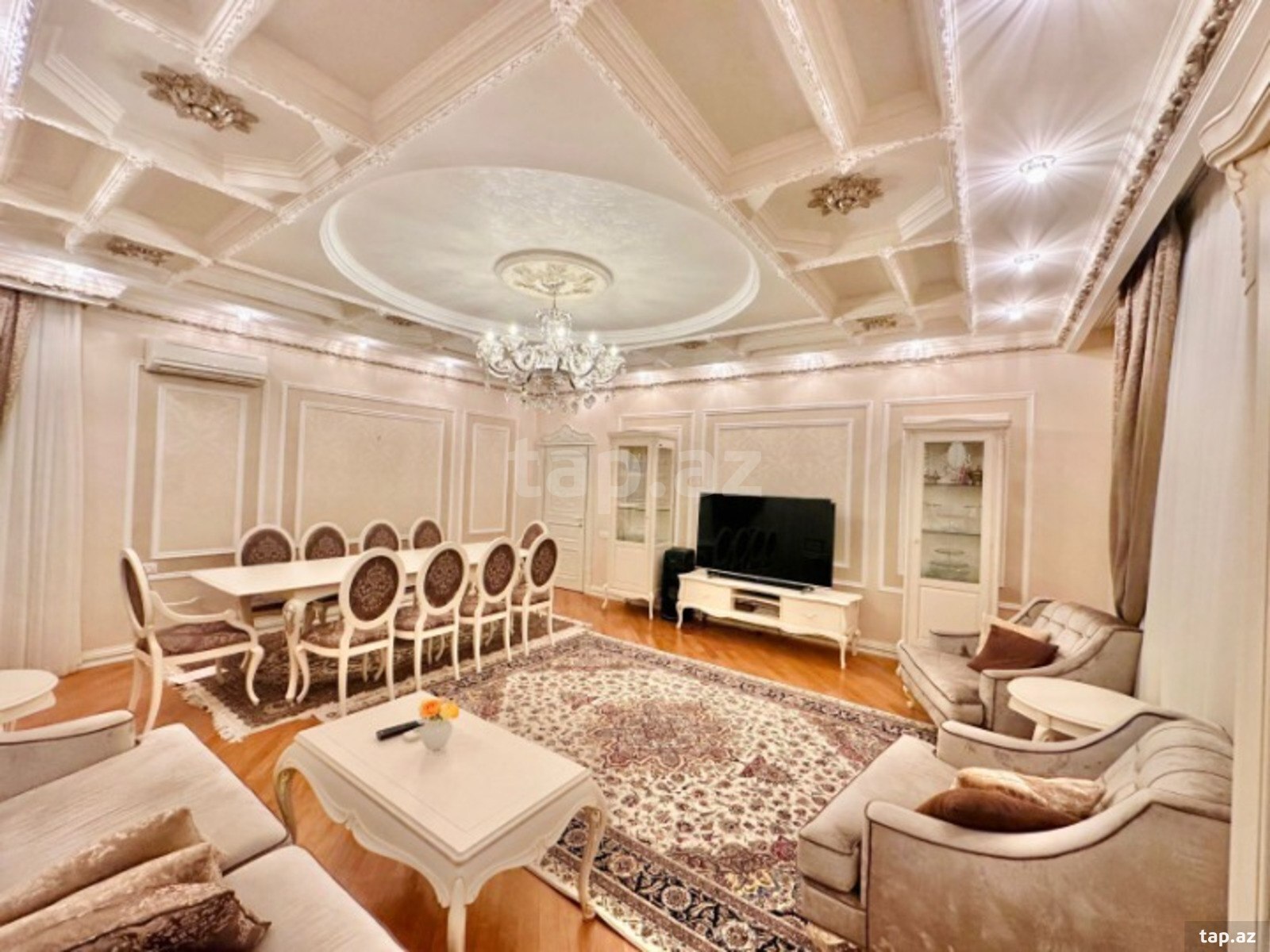 3-otaqlı yeni tikili, 8 Noyabr m., 131 m²