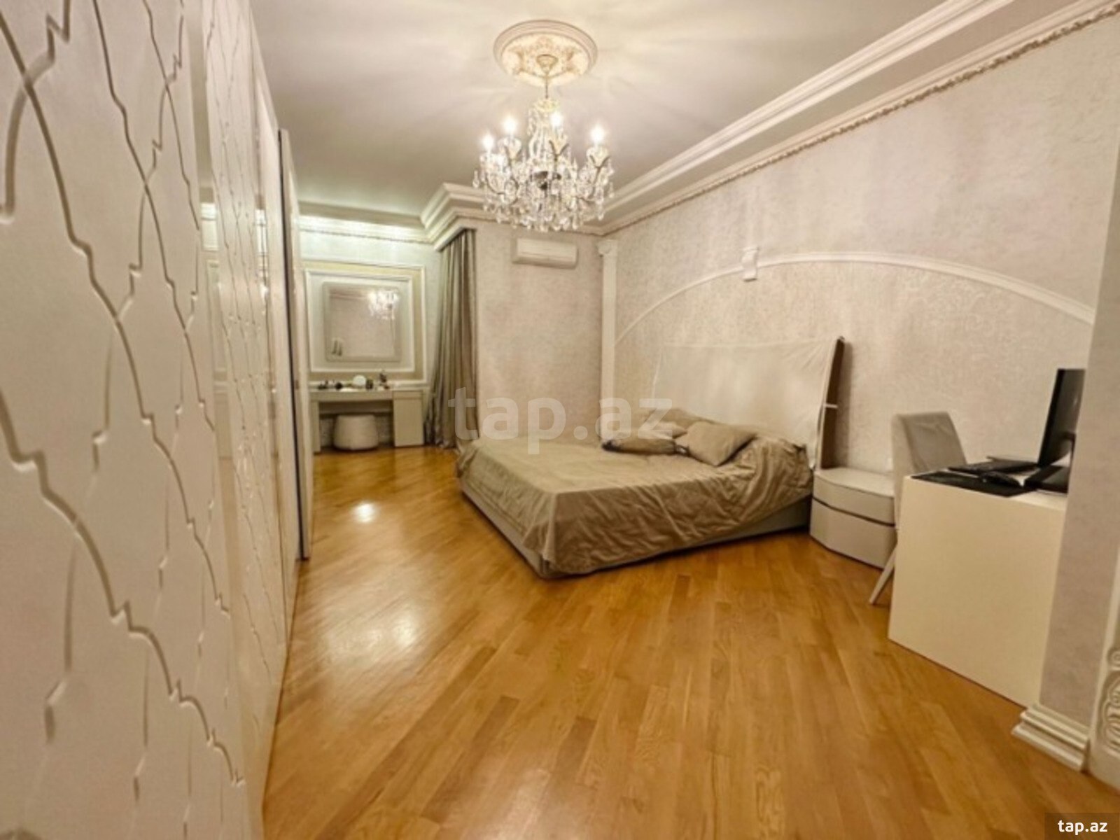 3-otaqlı yeni tikili, 8 Noyabr m., 131 m²