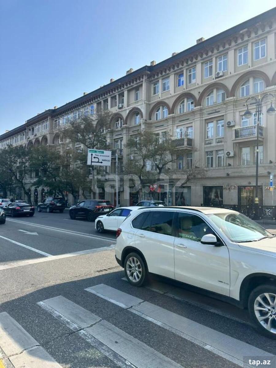 3-otaqlı mənzil, Bakıxanov küç., 92 m²
