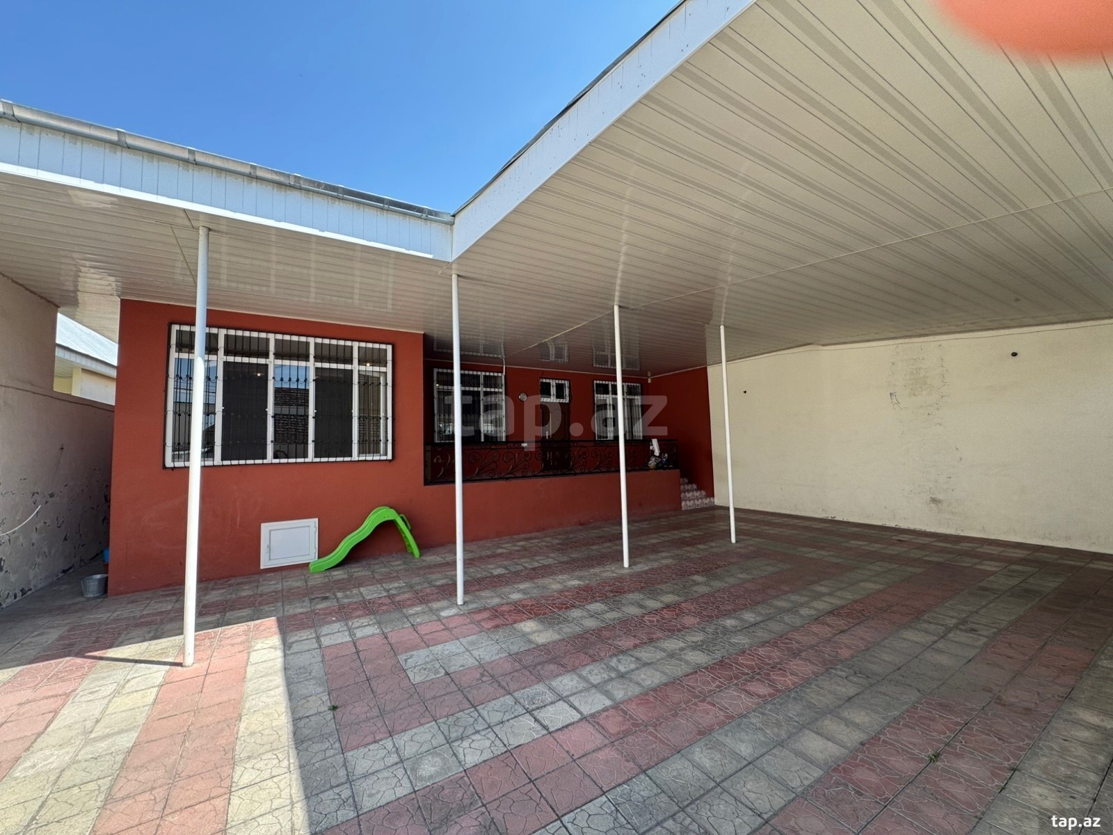 4 otaqlı həyət evi satılır, Şəki