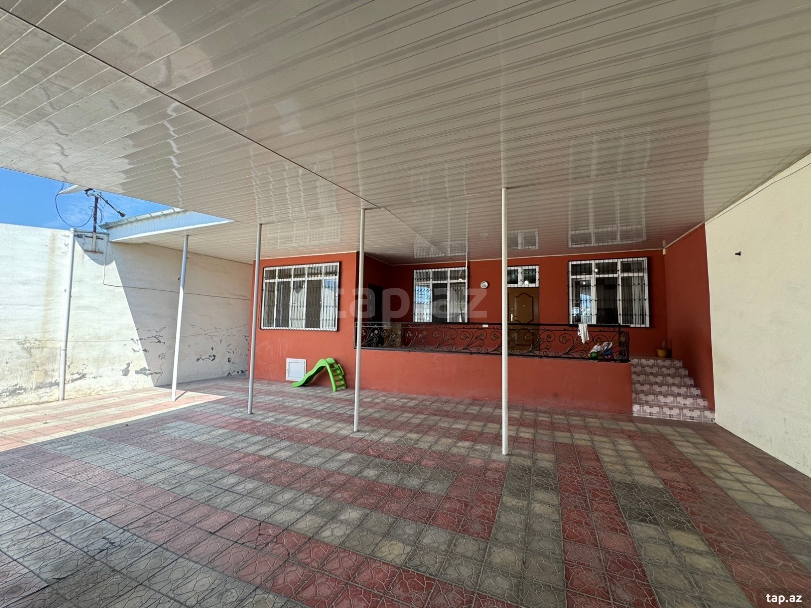 4 otaqlı həyət evi satılır, Şəki