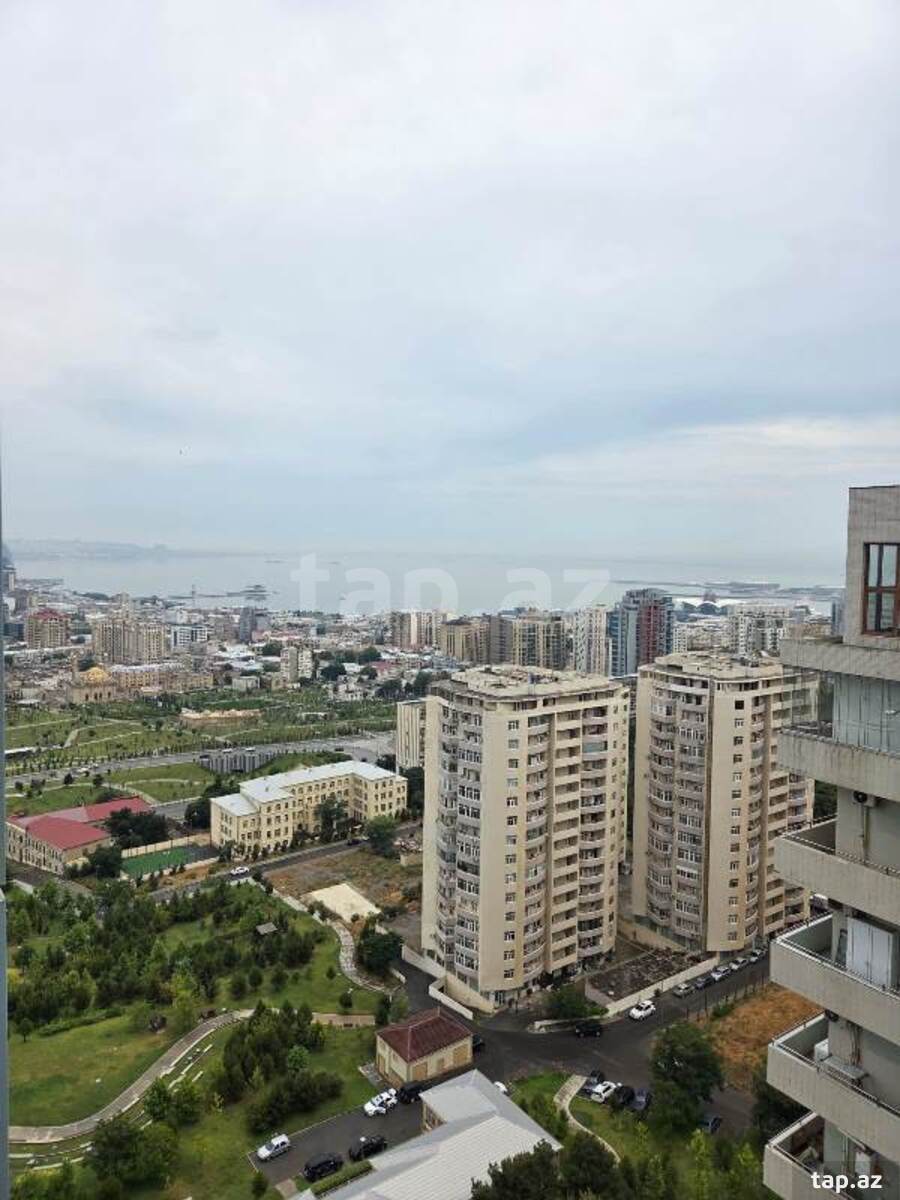 3-otaqlı yeni tikili, E. Akademiyası m., 207 m²