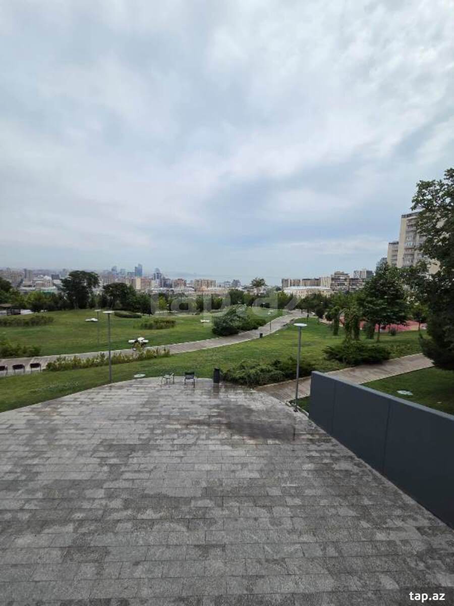 3-otaqlı yeni tikili, E. Akademiyası m., 207 m²