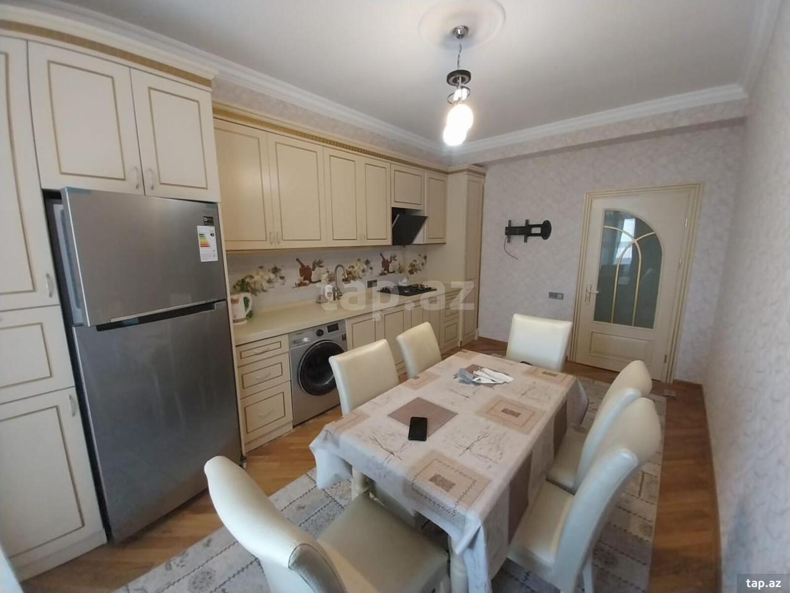 3-otaqlı yeni tikili, İnşaatçılar m., 152 m²