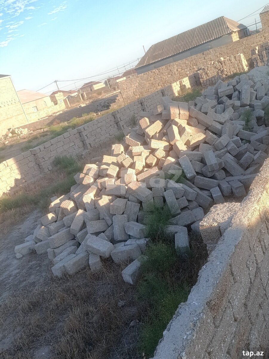 Torpaq satılır, Bakı
