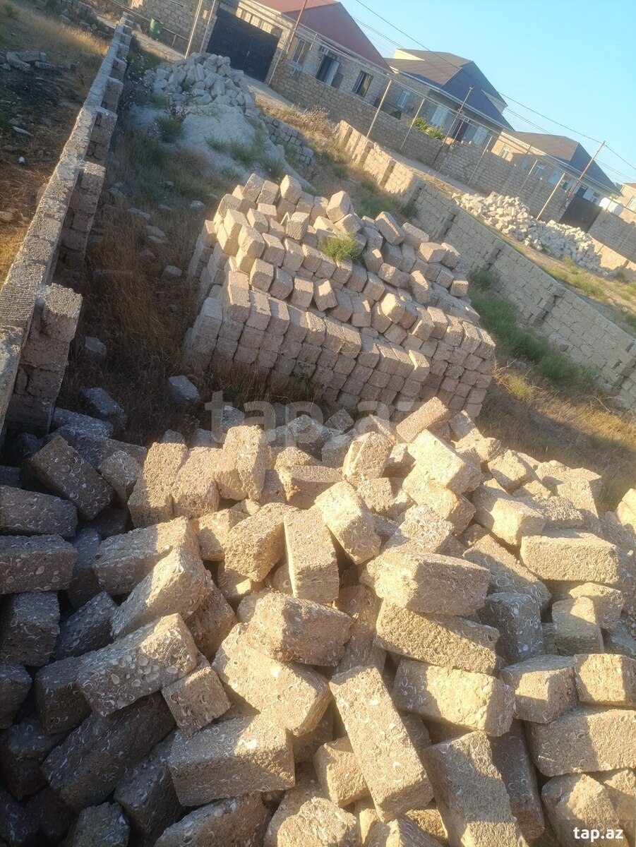 Torpaq satılır, Bakı