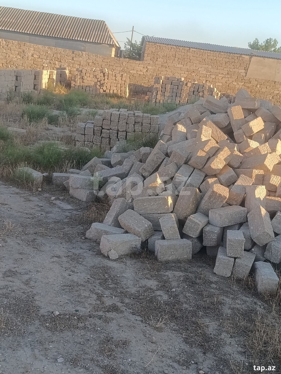 Torpaq satılır, Bakı