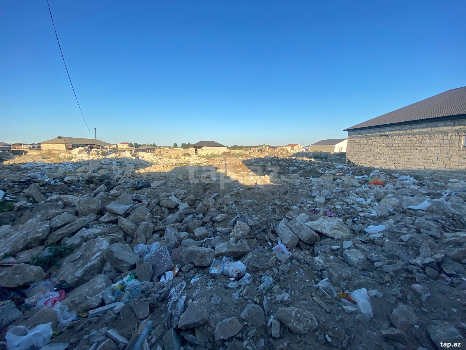 Torpaq satılır, Bakı