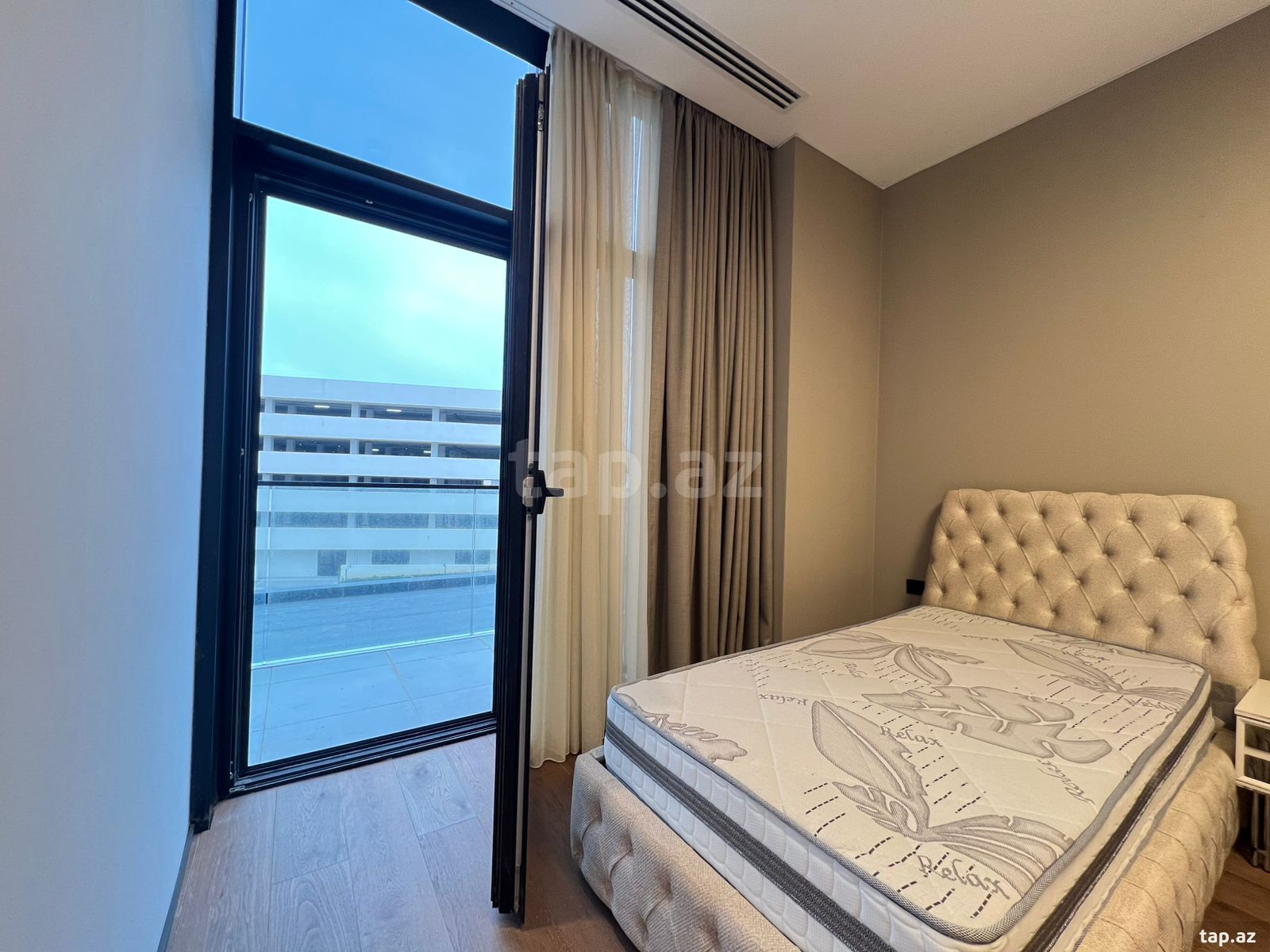 3-otaqlı yeni tikili kirayə verilir, Sea Breeze, 156 m²
