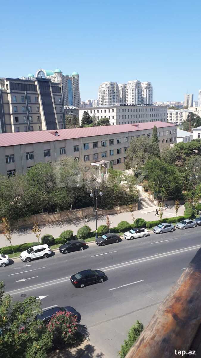 4-otaqlı mənzil, İnşaatçılar pr., 105 m²