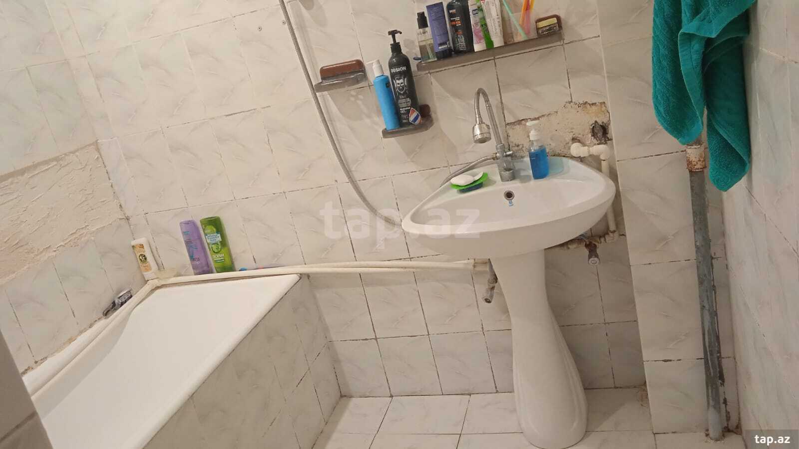 4-otaqlı mənzil, İnşaatçılar pr., 105 m²