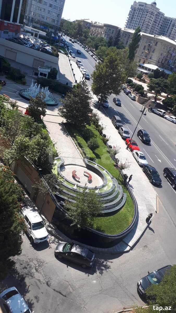4-otaqlı mənzil, İnşaatçılar pr., 105 m²