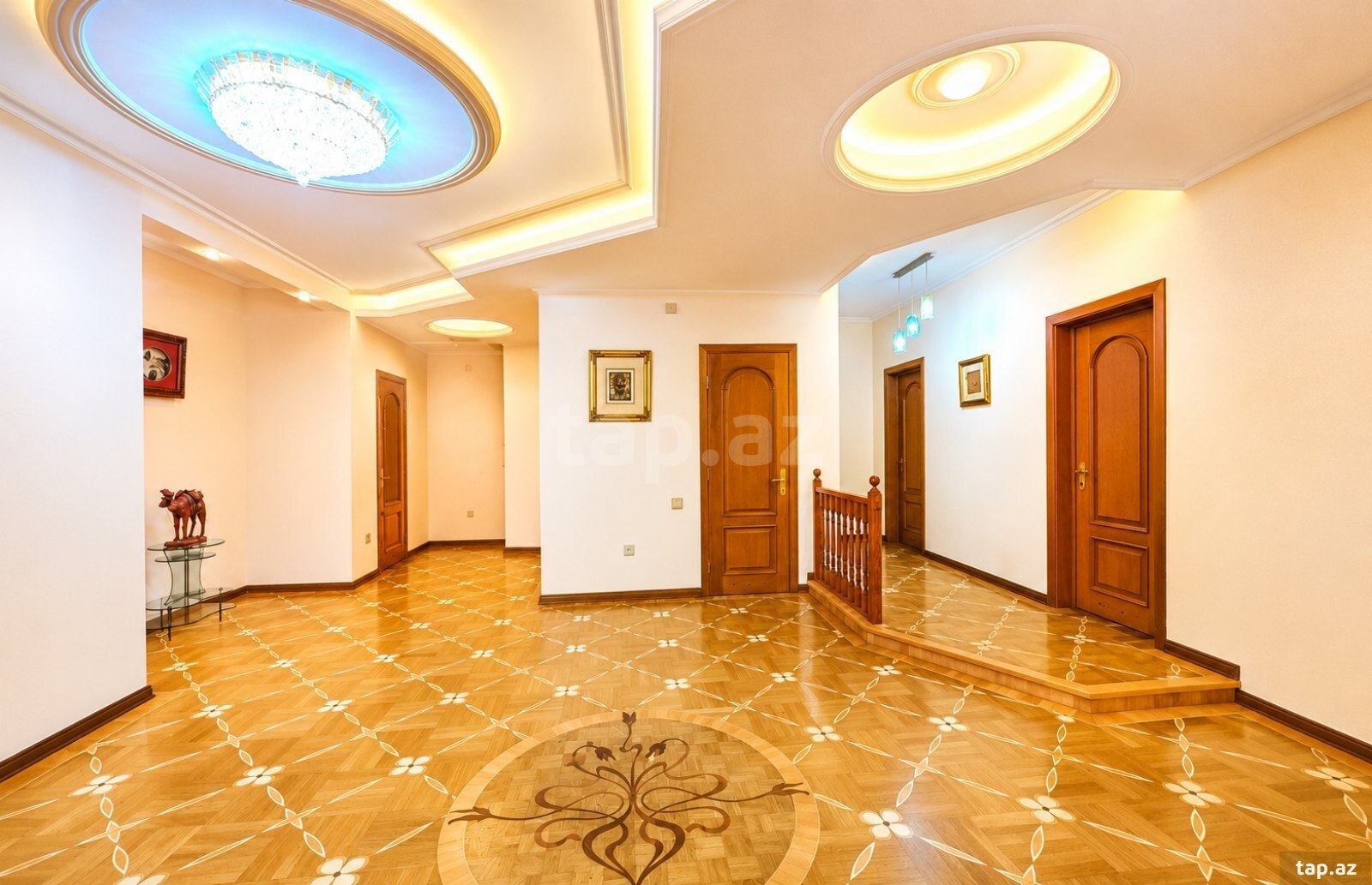 6-otaqlı yeni tikili, Nizami m., 555 m²