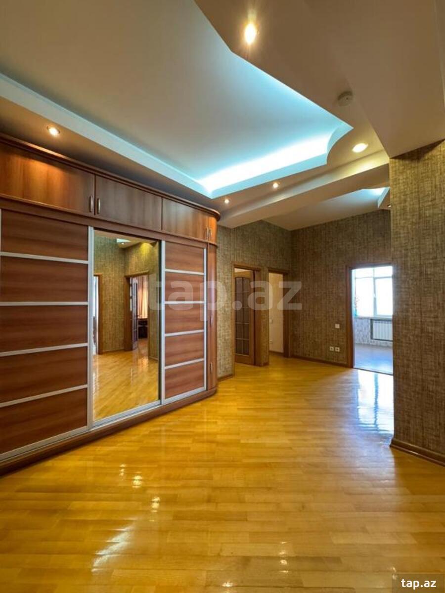 4-otaqlı yeni tikili, İnşaatçılar pr., 175 m²