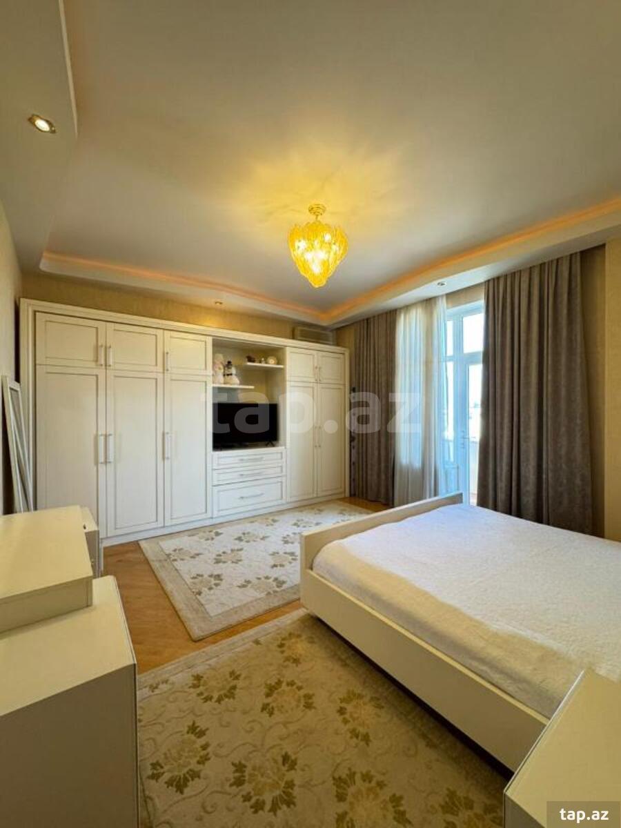 4-otaqlı yeni tikili, İnşaatçılar pr., 175 m²