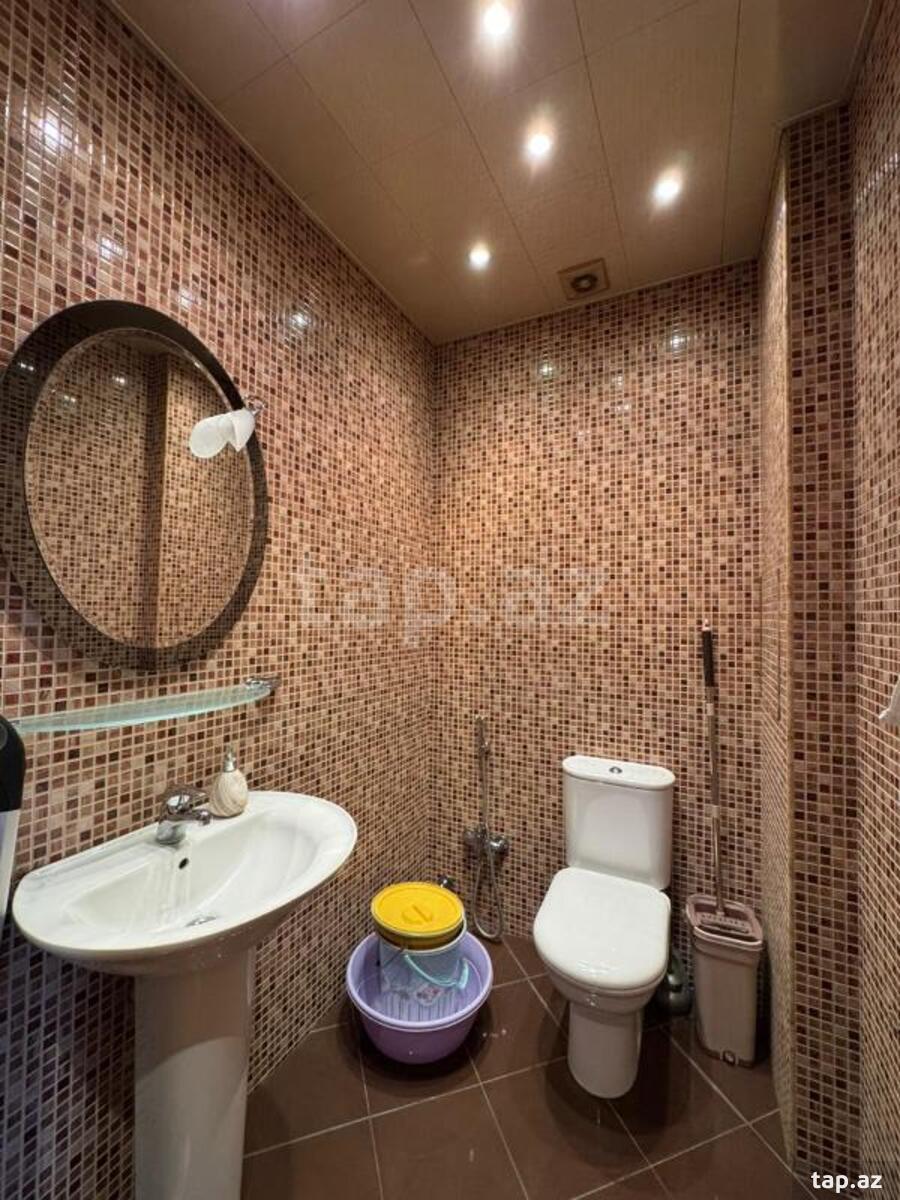 4-otaqlı yeni tikili, İnşaatçılar pr., 175 m²
