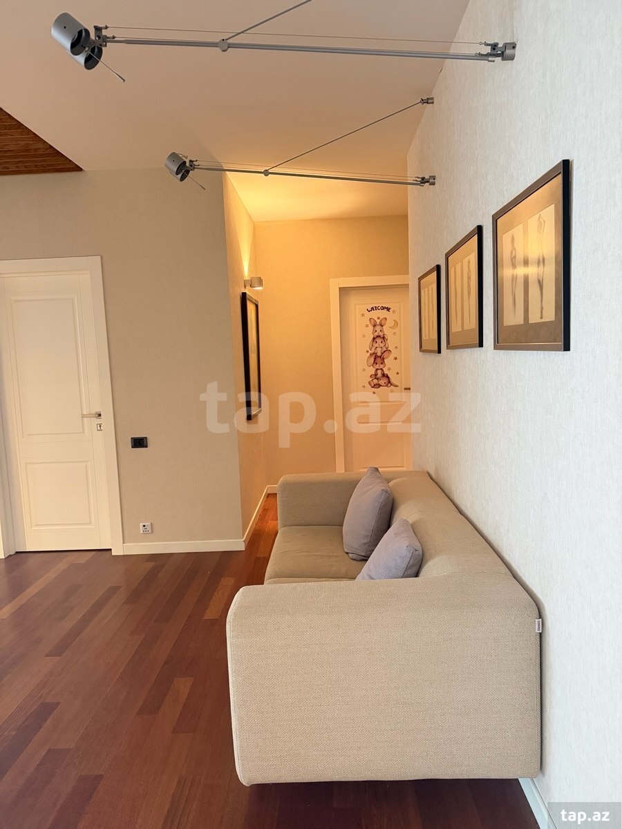 4-otaqlı yeni tikili, Elmlər Akademiyası m., 220 m²