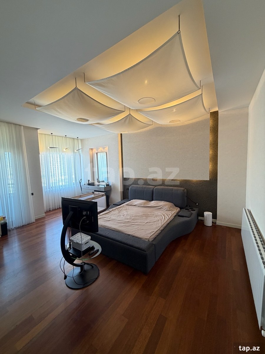 4-otaqlı yeni tikili, Elmlər Akademiyası m., 220 m²