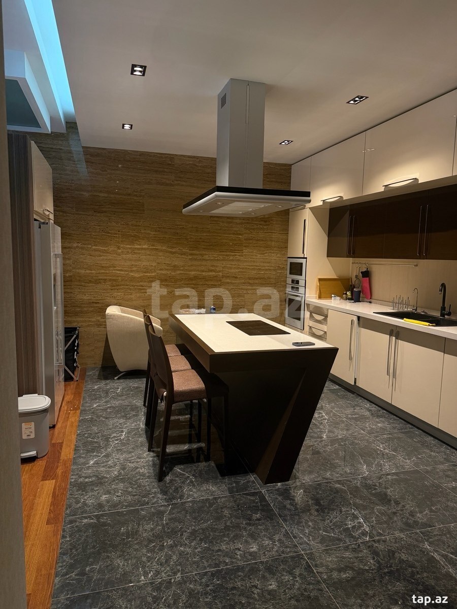 4-otaqlı yeni tikili, Elmlər Akademiyası m., 220 m²
