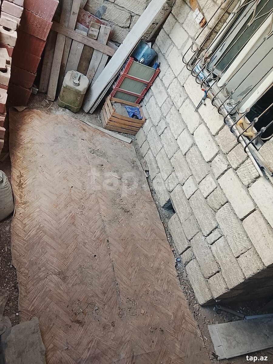 Həyət evi, Hökməli qəs.