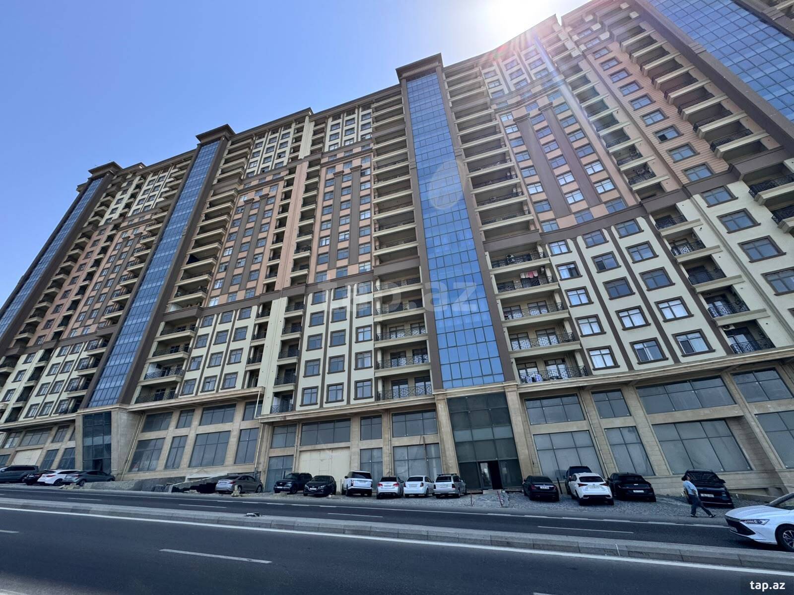 3-otaqlı yeni tikili, 8 Noyabr m., 140 m²