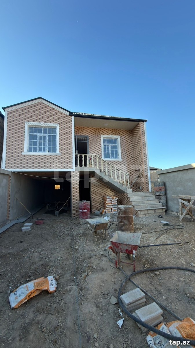 Həyət evi, Hökməli qəs.