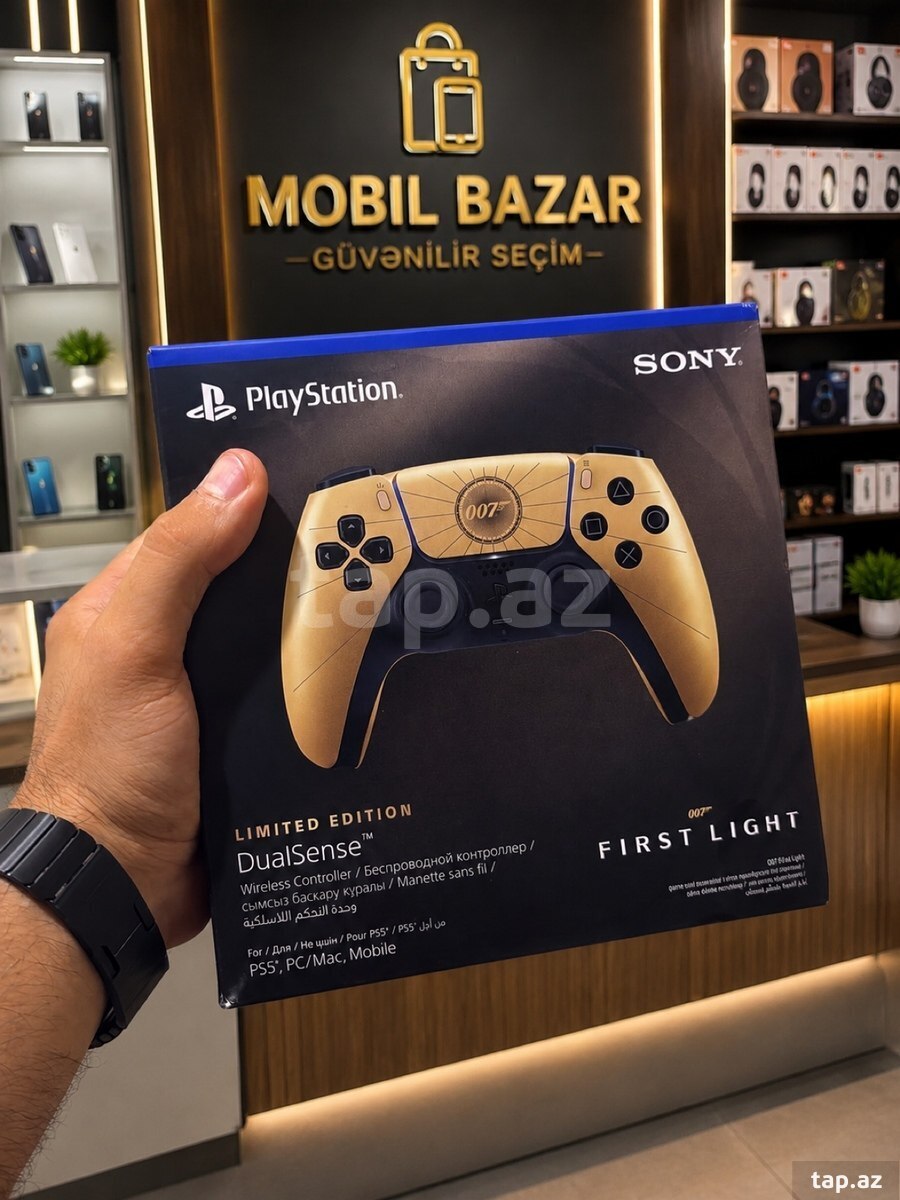 PS5 DualSense 007 Fist Light Limited Edition