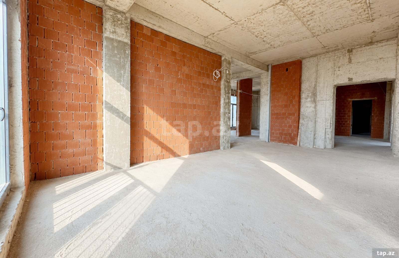 5-otaqlı yeni tikili, Gənclik m., 272 m²