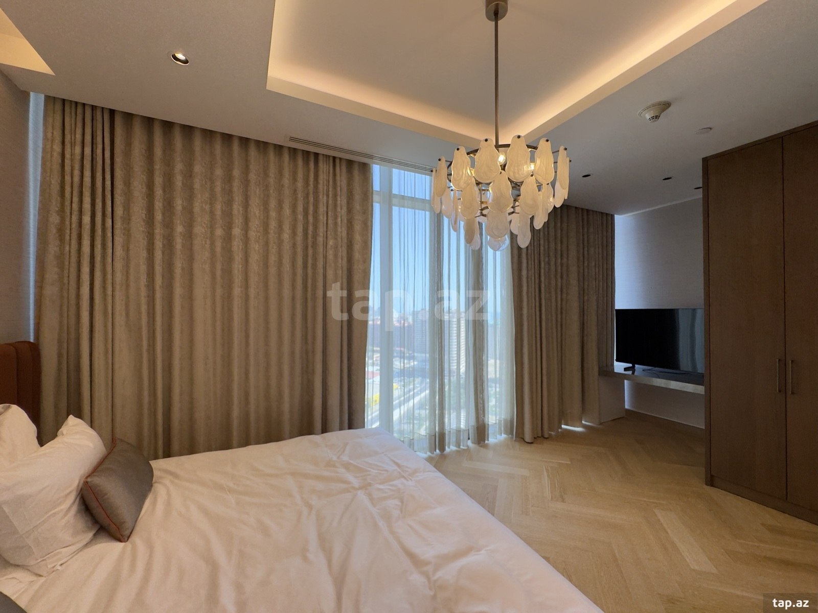 4-otaqlı yeni tikili kirayə verilir, Babək pr., 180 m²