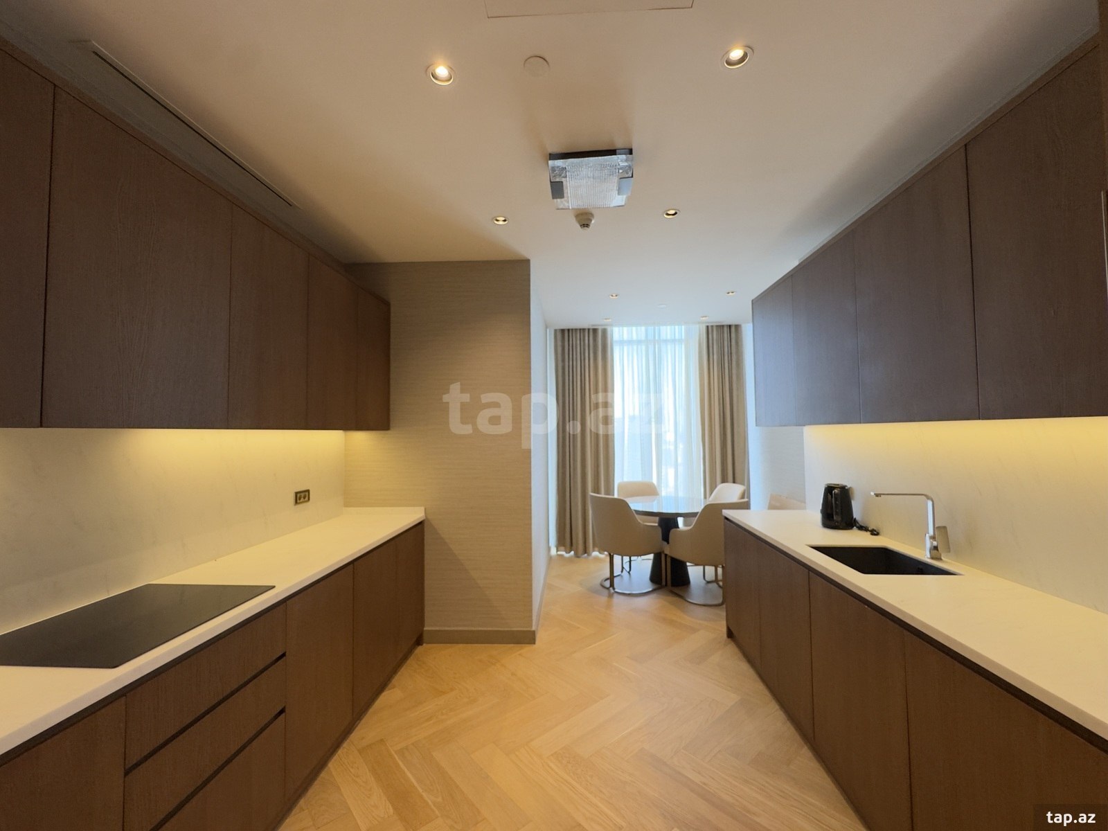 4-otaqlı yeni tikili kirayə verilir, Babək pr., 180 m²