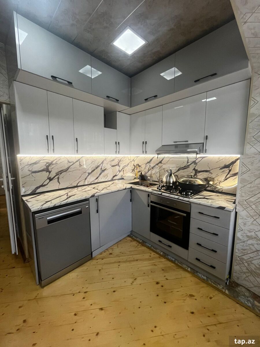 4-otaqlı mənzil, Məhəmməd Xiyabani küç., 120 m²