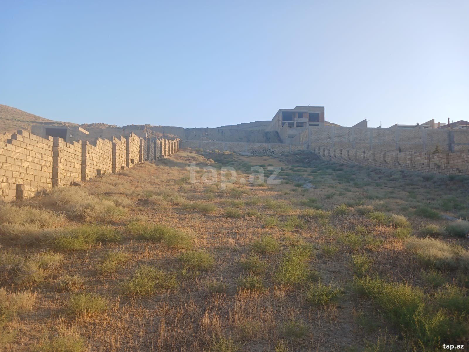 Torpaq satılır, Bakı