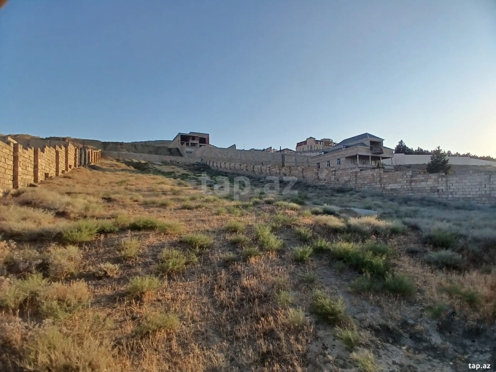 Torpaq satılır, Bakı