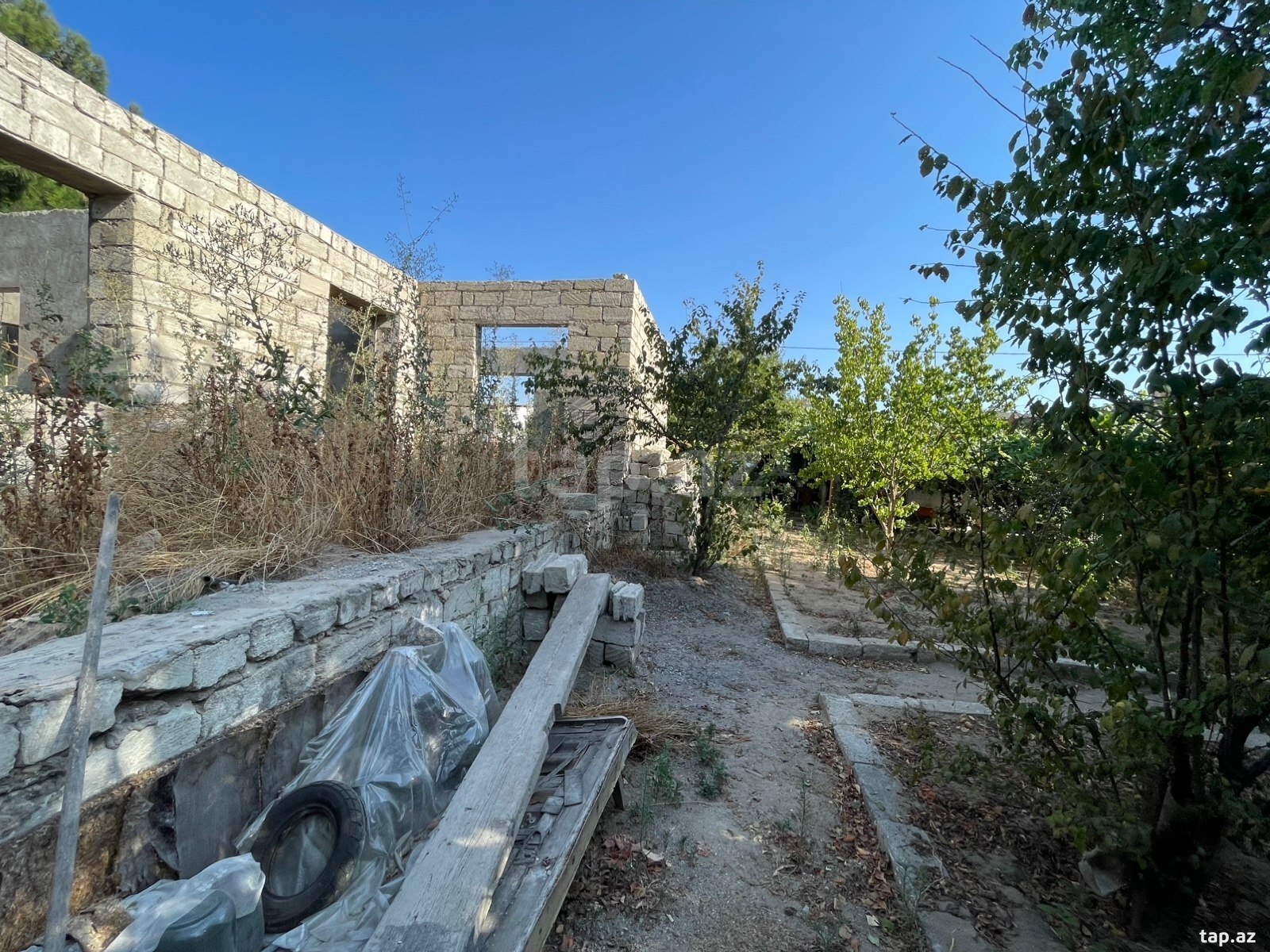 Torpaq satılır, Şüvəlan, Bakı