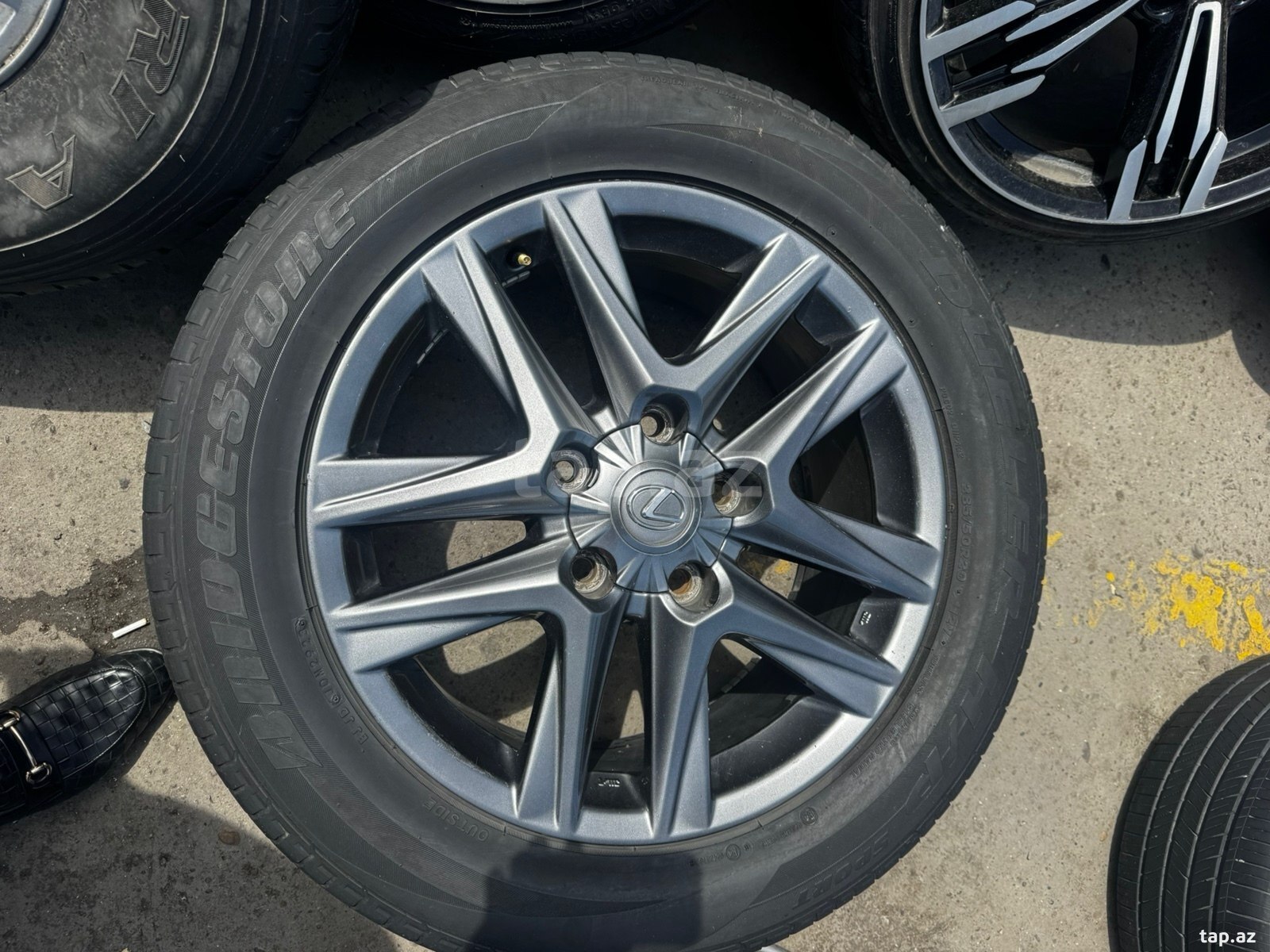 Lexus, Land Cruiser təkəri R20