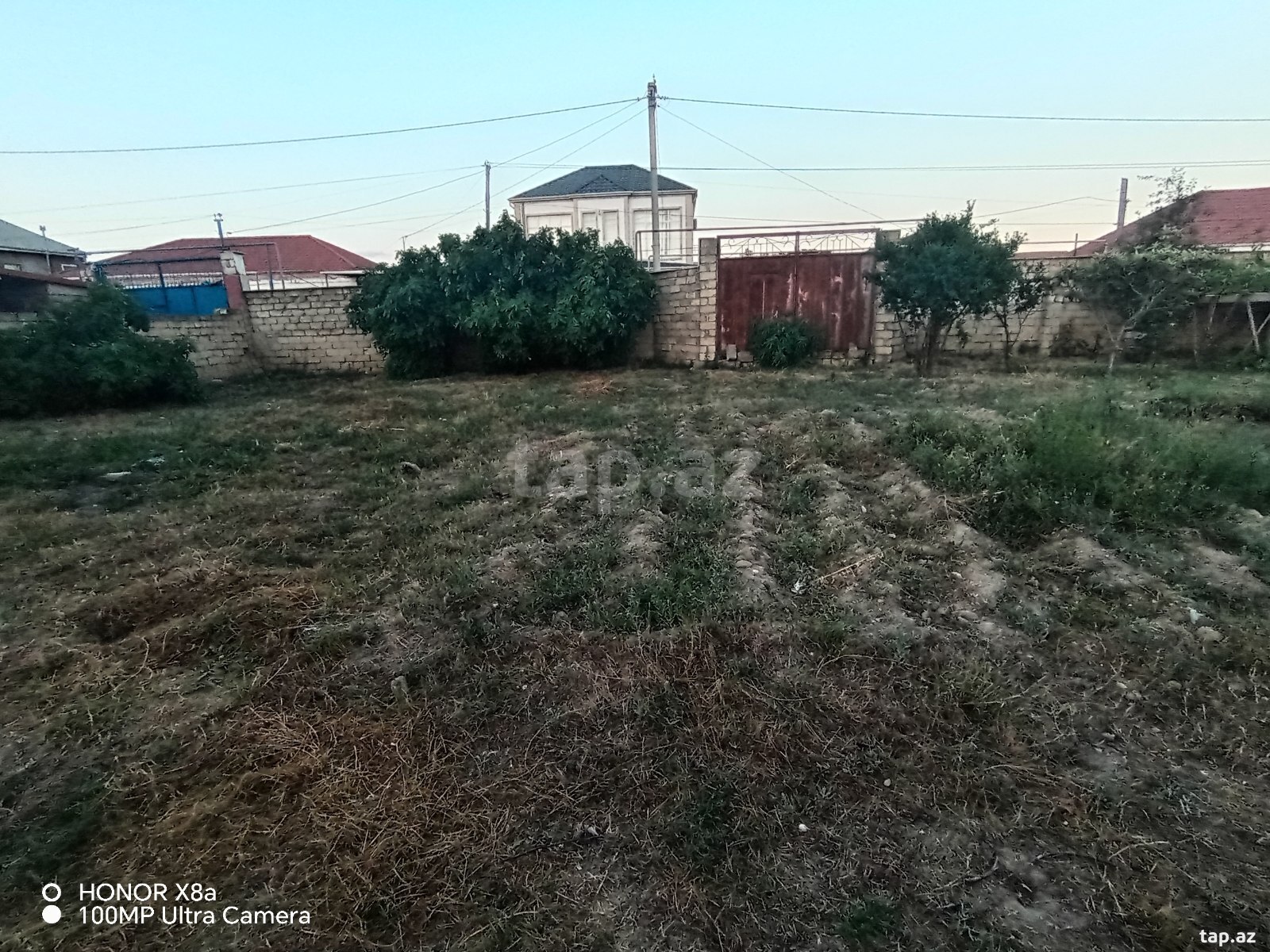 Torpaq satılır, Bakı