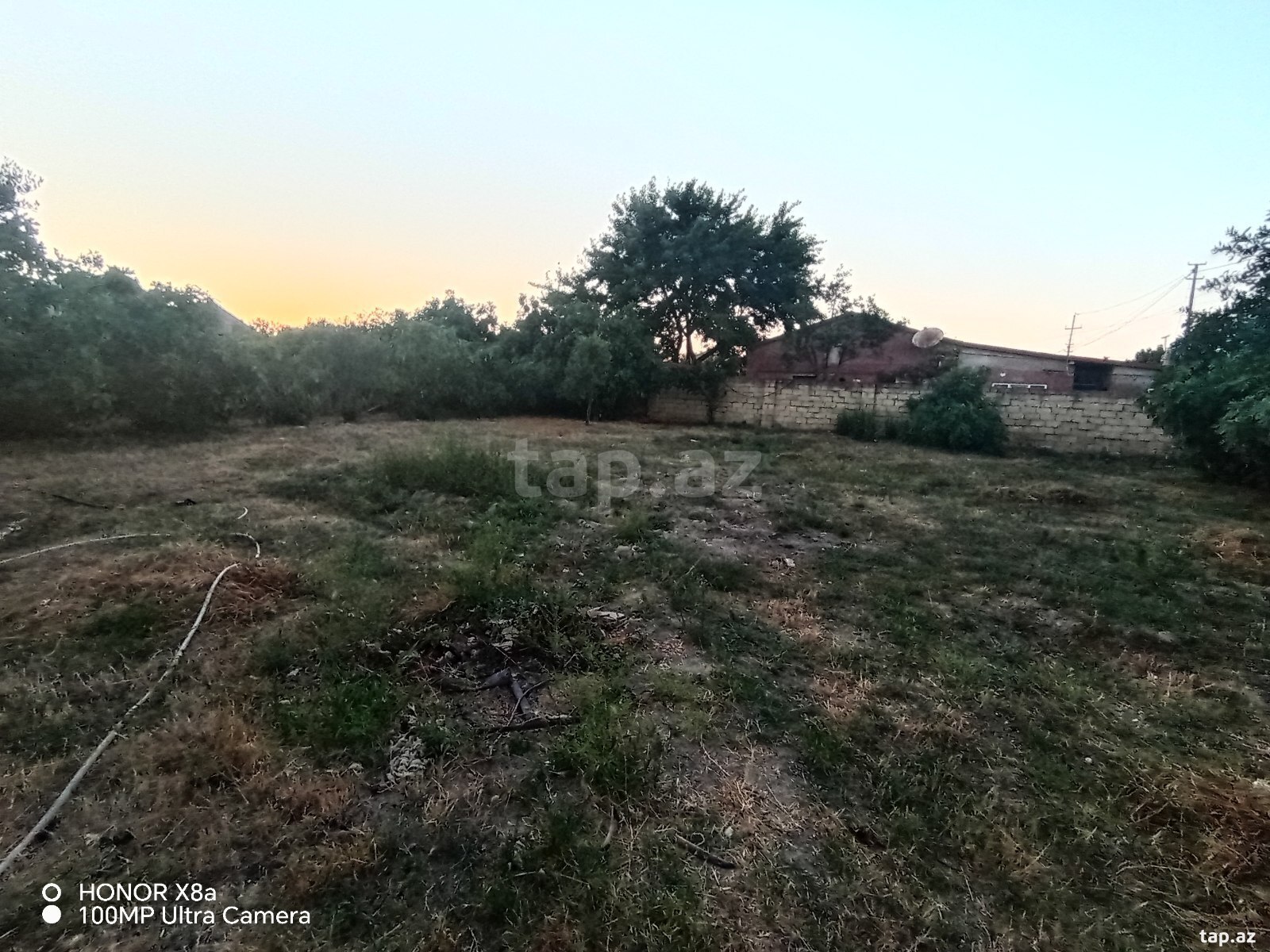 Torpaq satılır, Bakı